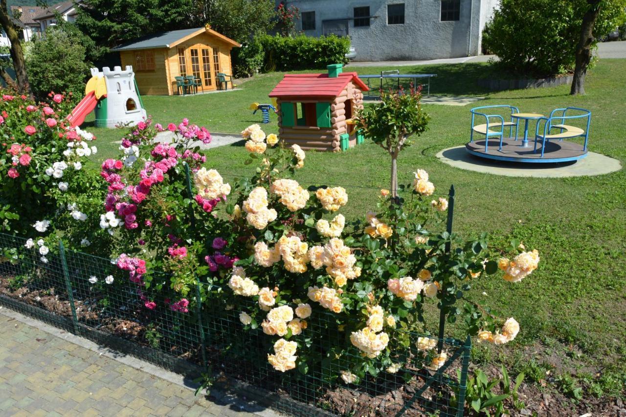 Residence Girasole Casa Rossa A Colico Esterno foto